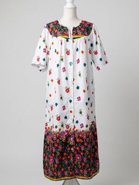 Expressions White Floral Cotton House Dress Muumuu Medium Pocket Lounger